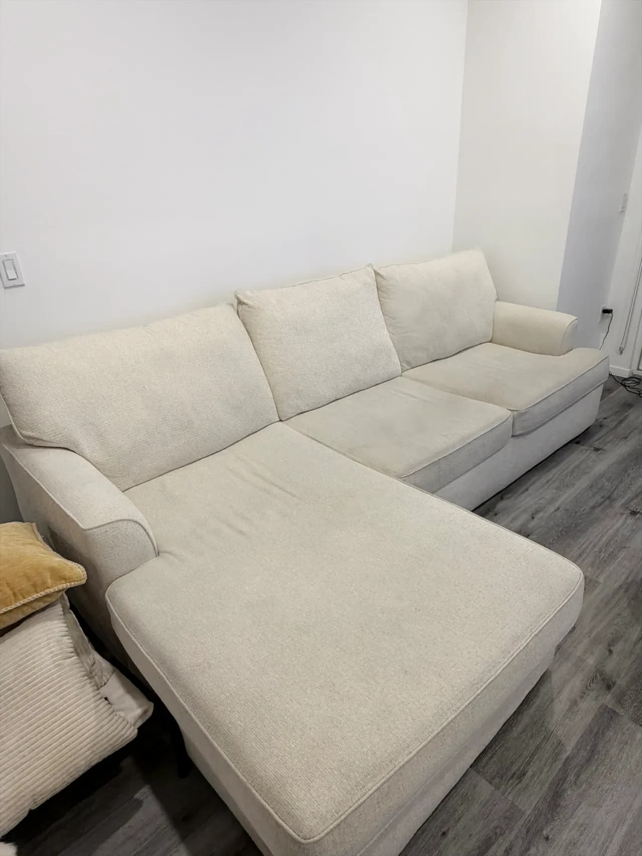 living spaces 소파
					무빙세일
					Los Angeles