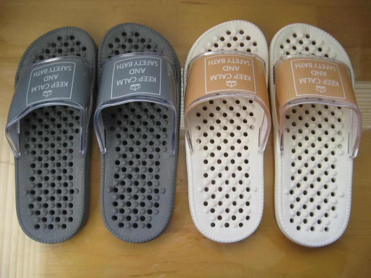 미끄럼 방지 + 지압 욕실화 두켤레 두가지 색상 새거
					의류/패션
					Norwalk