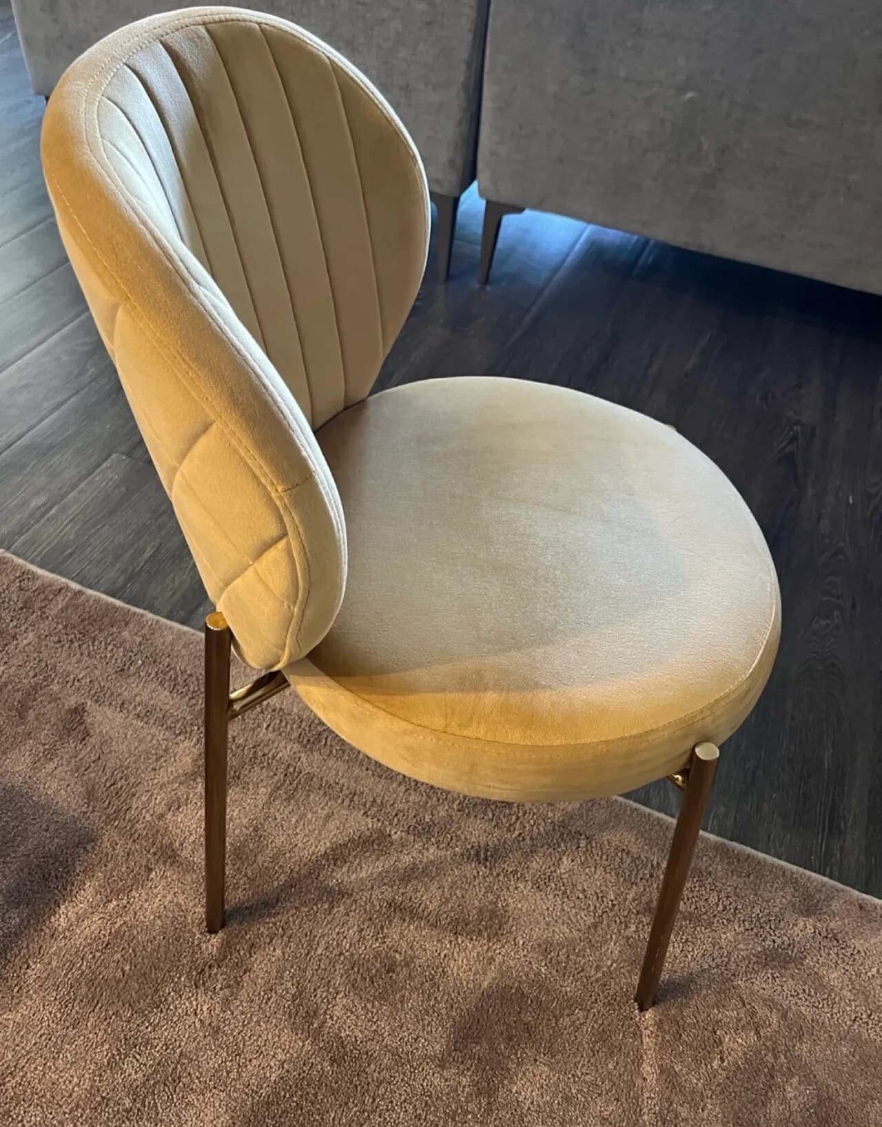 이쁜 머스터칼라 체어 2 개
					무빙세일
					Los Angeles