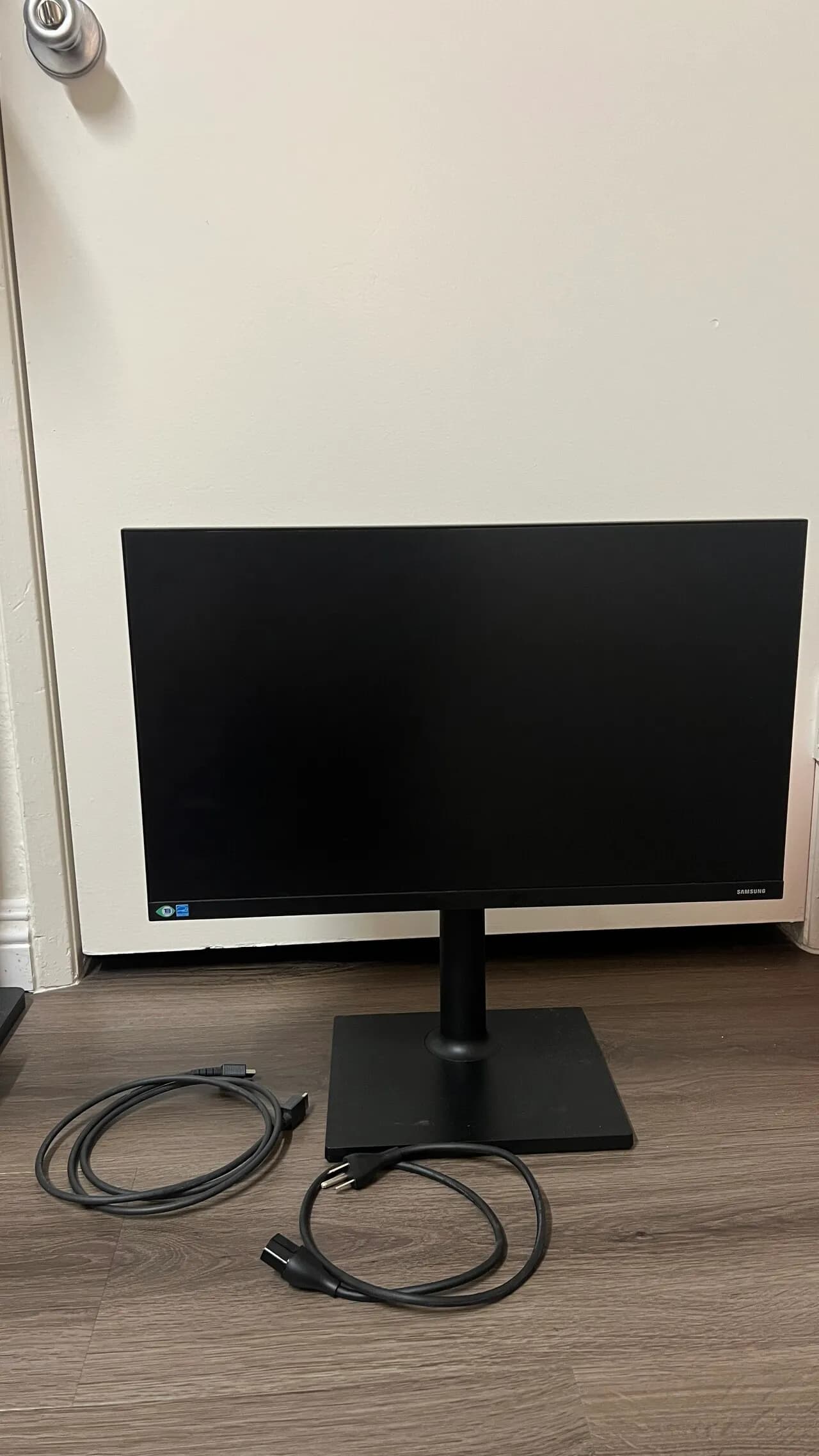 24인치 삼성 모니터
					전자/가전
					Los Angeles