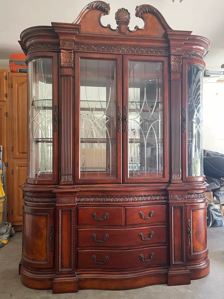 엔틱장식장
					가구
					La Crescenta-montrose