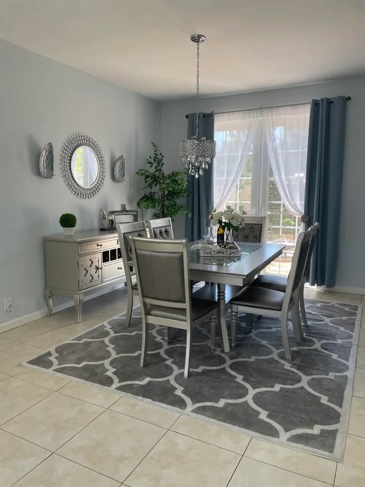 고급 실버 6인용 다이닝 세트 (이사 정리)
					가구
					Corona