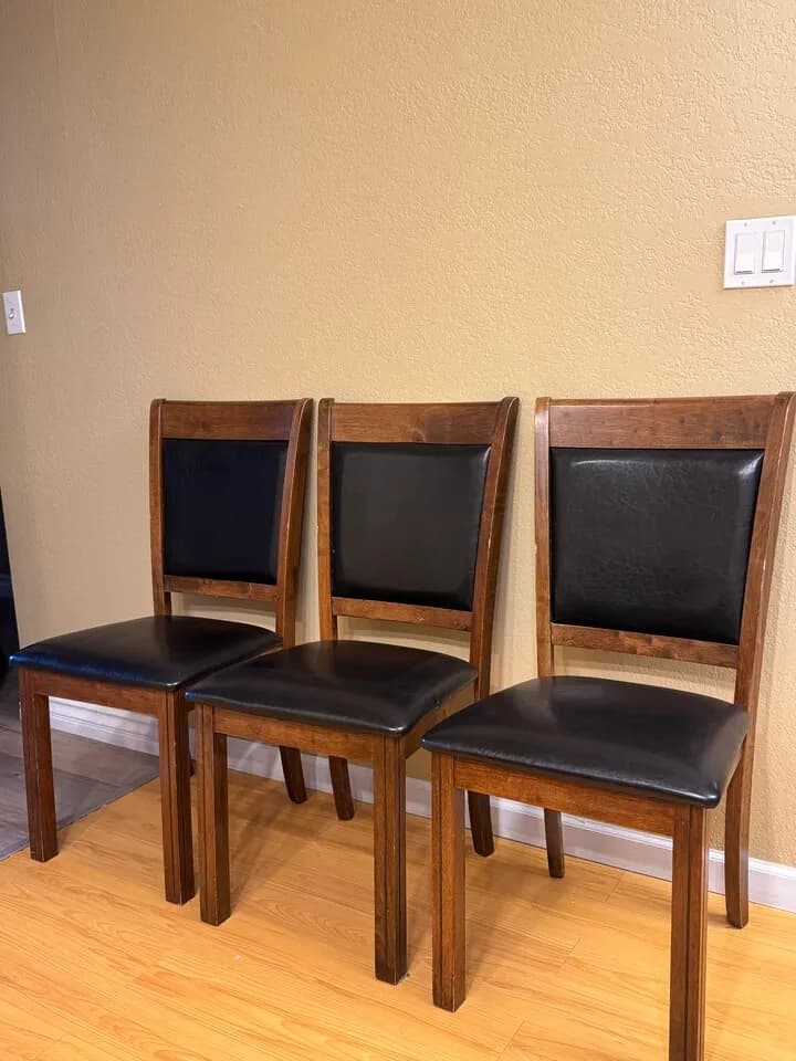 식탁의자들
					무빙세일
					Glendale