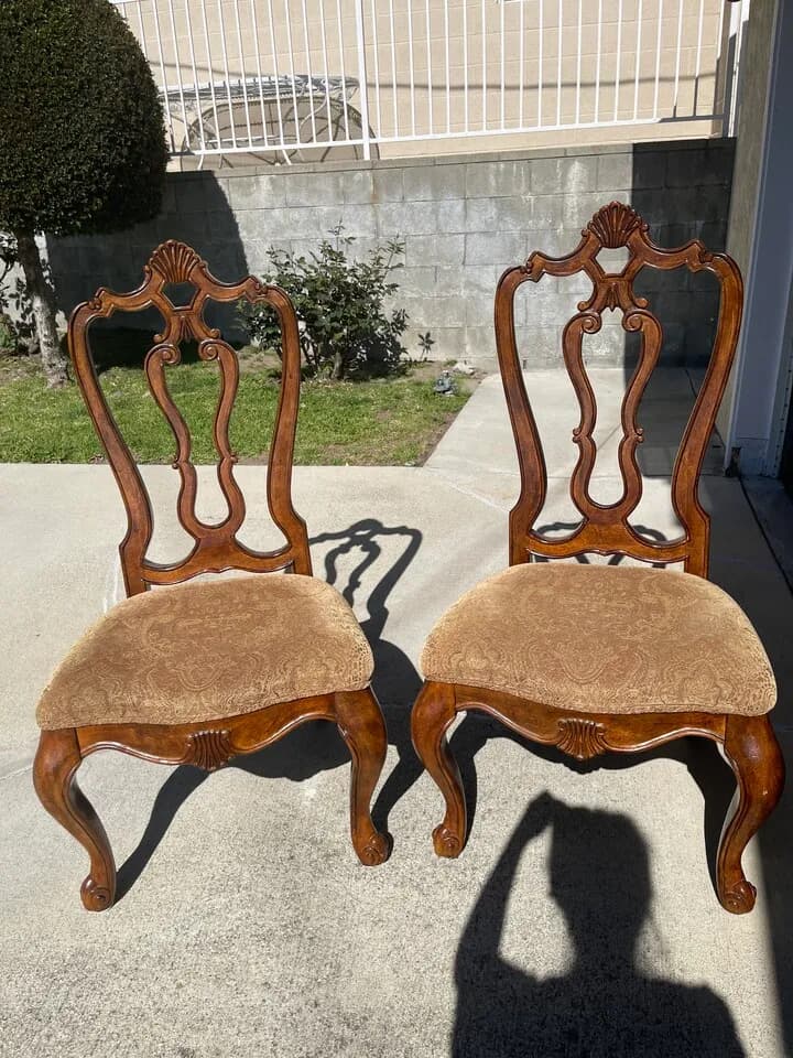 beautiful chair
					가구
					La Crescenta