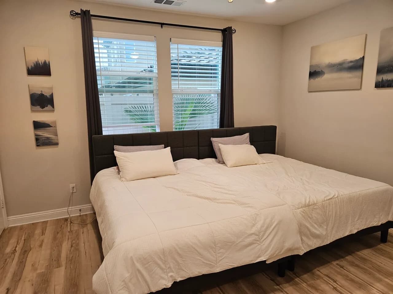 2 full beds 새거에요.
					무료나눔
					Los Angeles