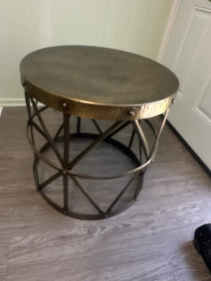 원형 메탈 사이드 테이블 , 스텐드 램프 팔아요.
					무빙세일
					Fullerton