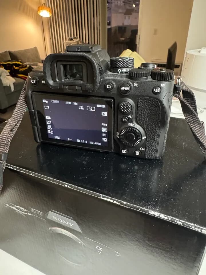 소니 풀프레임 미러리스 A7M4
					전자/가전
					Los Angeles