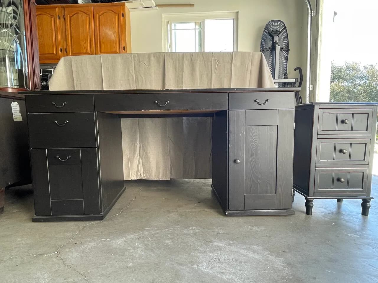 책상+ 서랍장
					가구
					La Crescenta