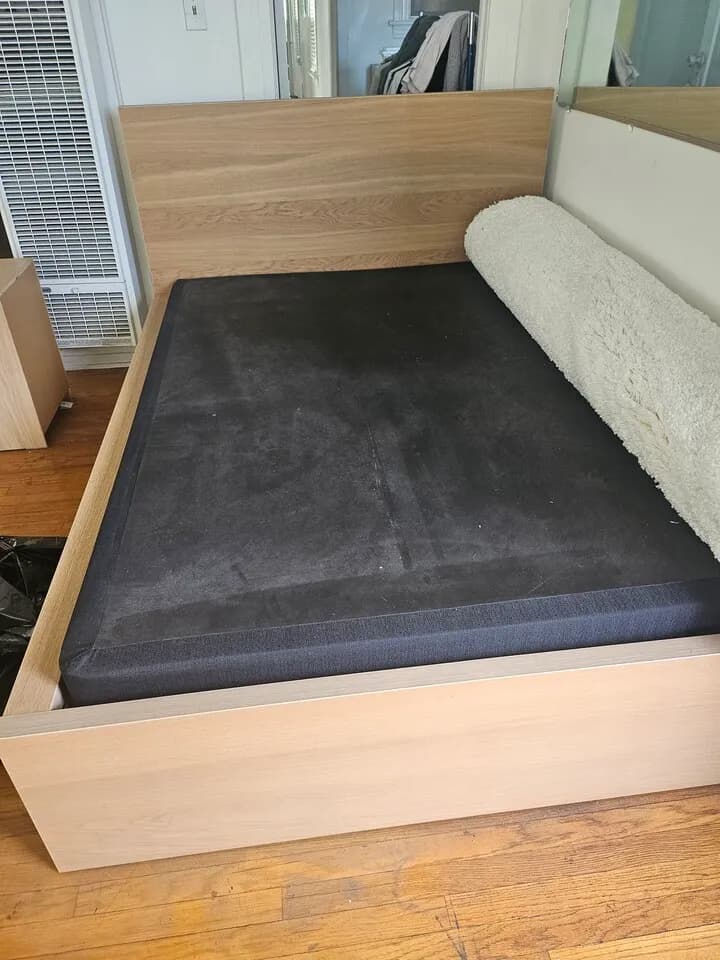 침대, 서랍장이요
					무빙세일
					엘에이