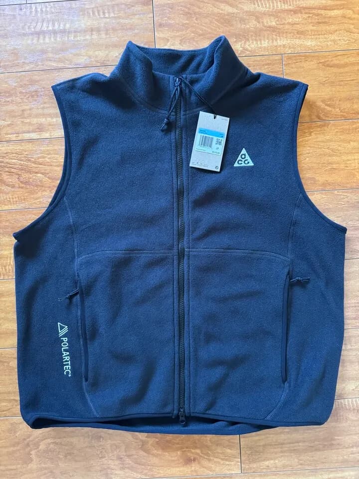 새제품 나이키 조끼 베스트 Nike ACG Wolf Tree Full-Zip Vest
					의류/패션
					Fullerton