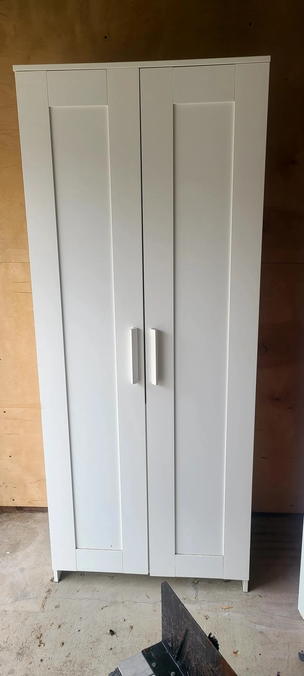 IKEA 옷장, 교자상, 책장, 전등, 철재 케비넷
					가구
					Los Angeles