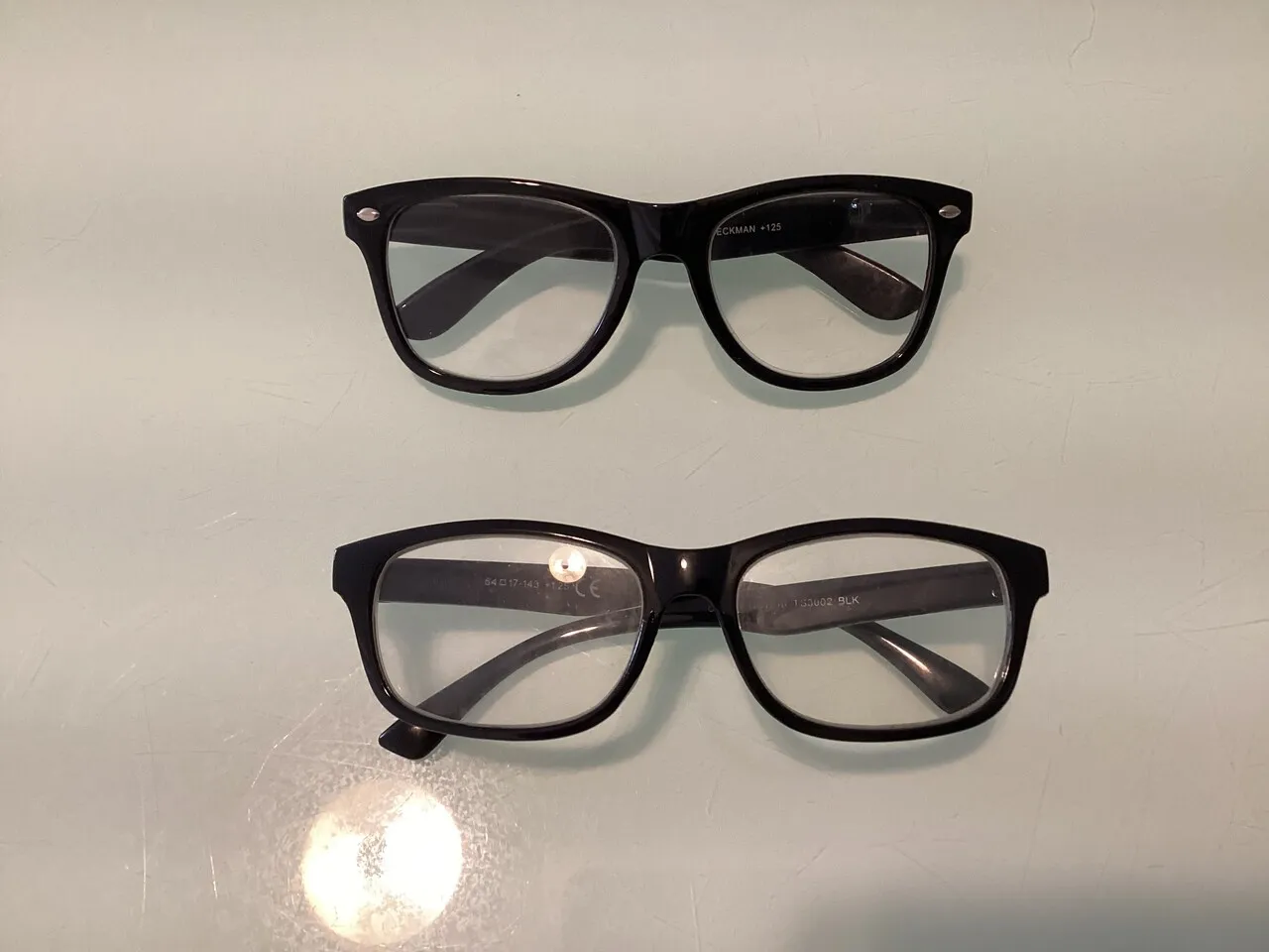 돋보기 안경 ( 1.25 ). 2개에 10불
					무빙세일
					한인타운