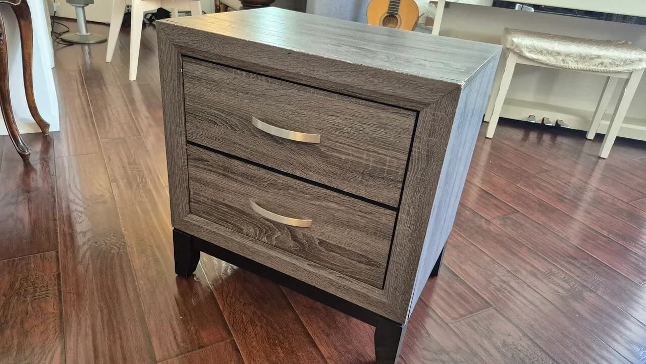 속옷, 양말 서랍장 2개 15불
					가구
					West La