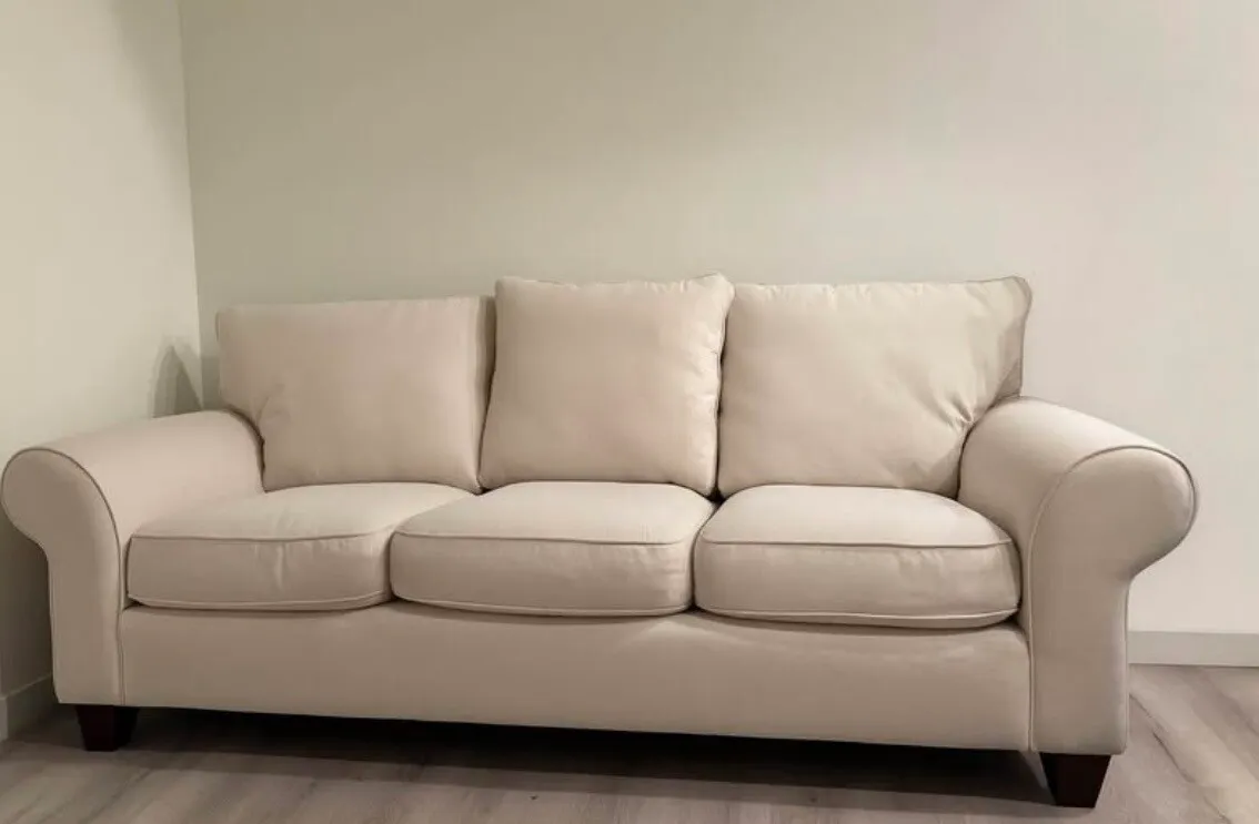 3인용 소파 팝니다
					무빙세일
					Koreatown, Los Angeles