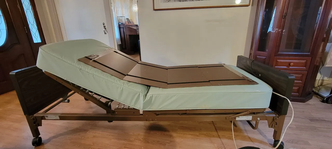 철 침대 의료용
					무빙세일
					LA