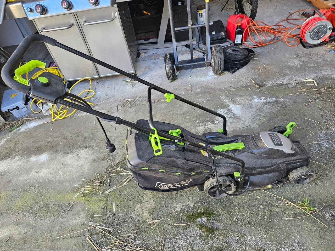 잔디깍기 기계
					무빙세일
					K-town