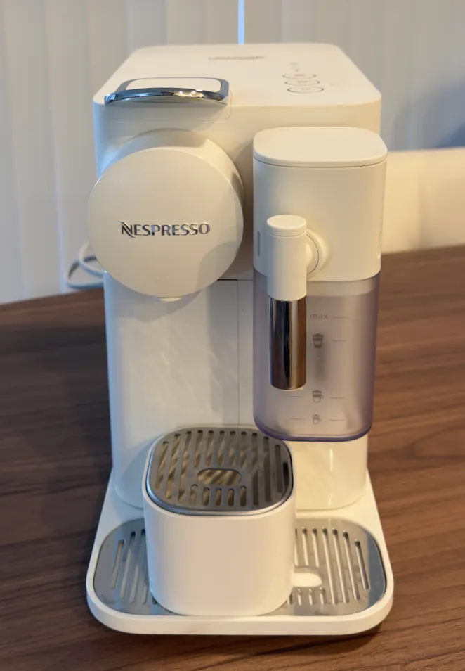 네스프레소 라티시마 원 에스프레소 머신 + 캡슐 보관 서랍 (상태 좋음) – 토렌스 픽업
					무빙세일
					Torrance 토렌스