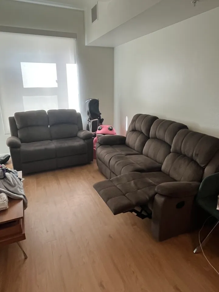 이사로 가구들 급처분합니다
					무빙세일
					Los Angeles