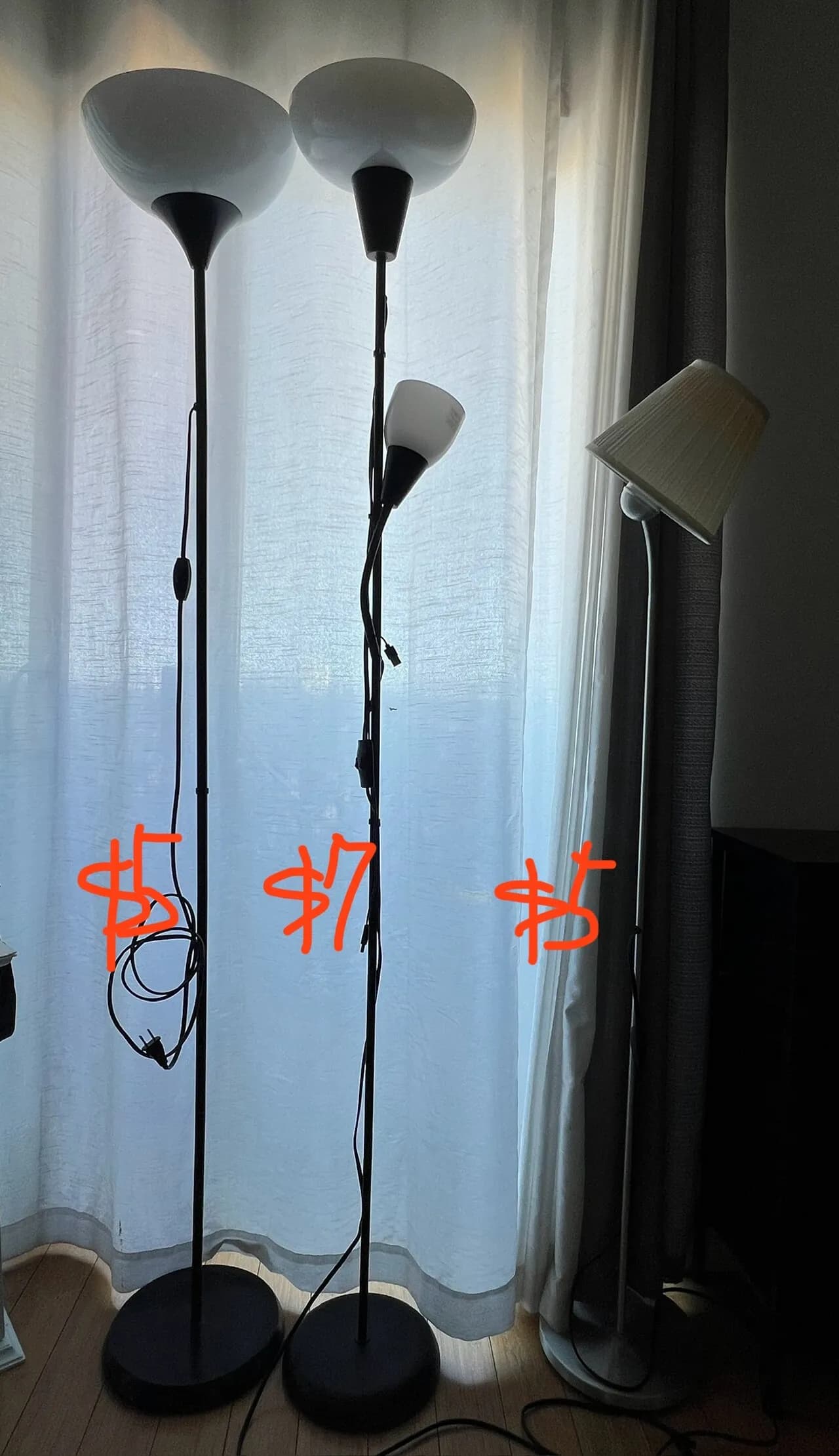 스탠드 및 각종 수납장 팔아요
					무빙세일
					Los Angeles