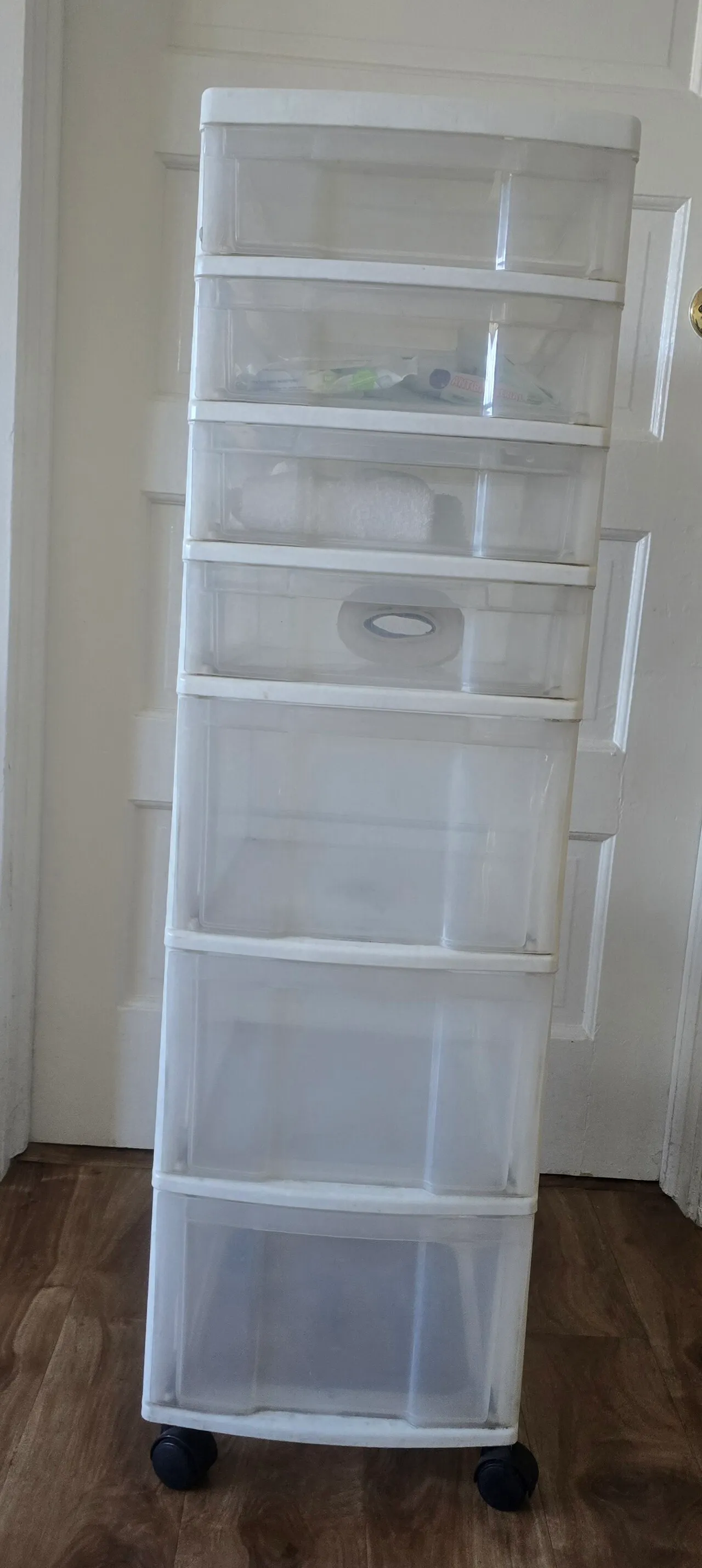 긴 프라스틱 투명 서랍장 (2.8F 4F 1.1F)
					무빙세일
					Los Angeles