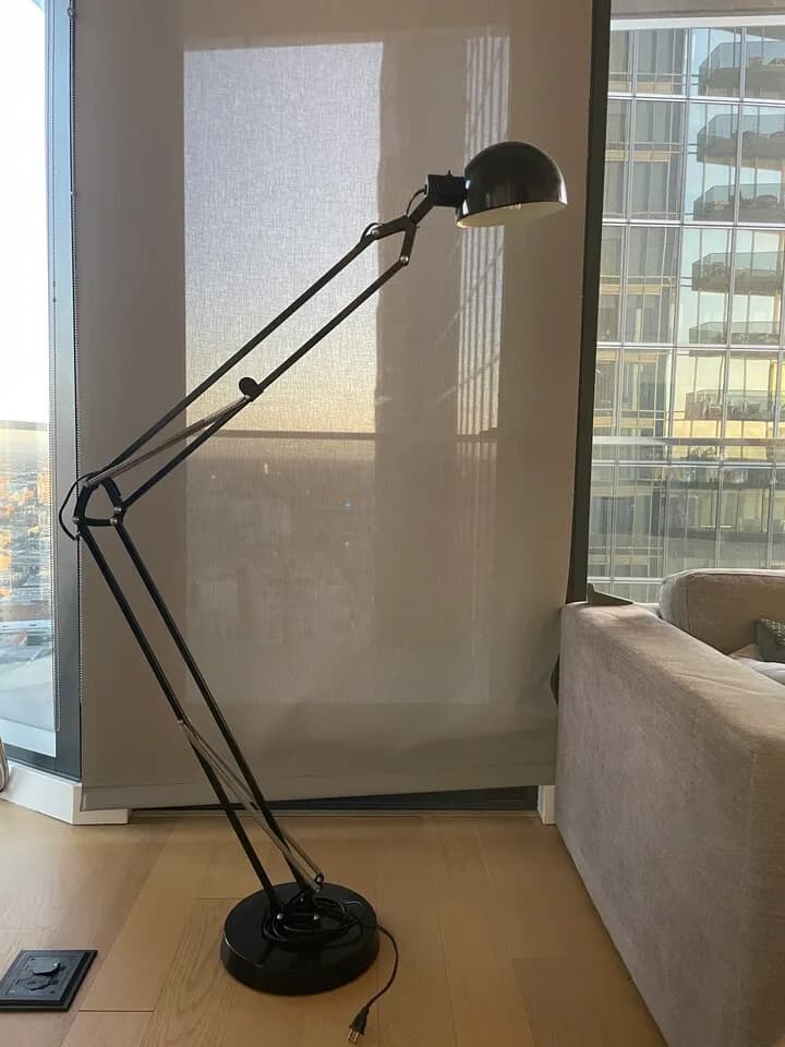 무빙세일 합니다.
					무빙세일
					Los Angeles