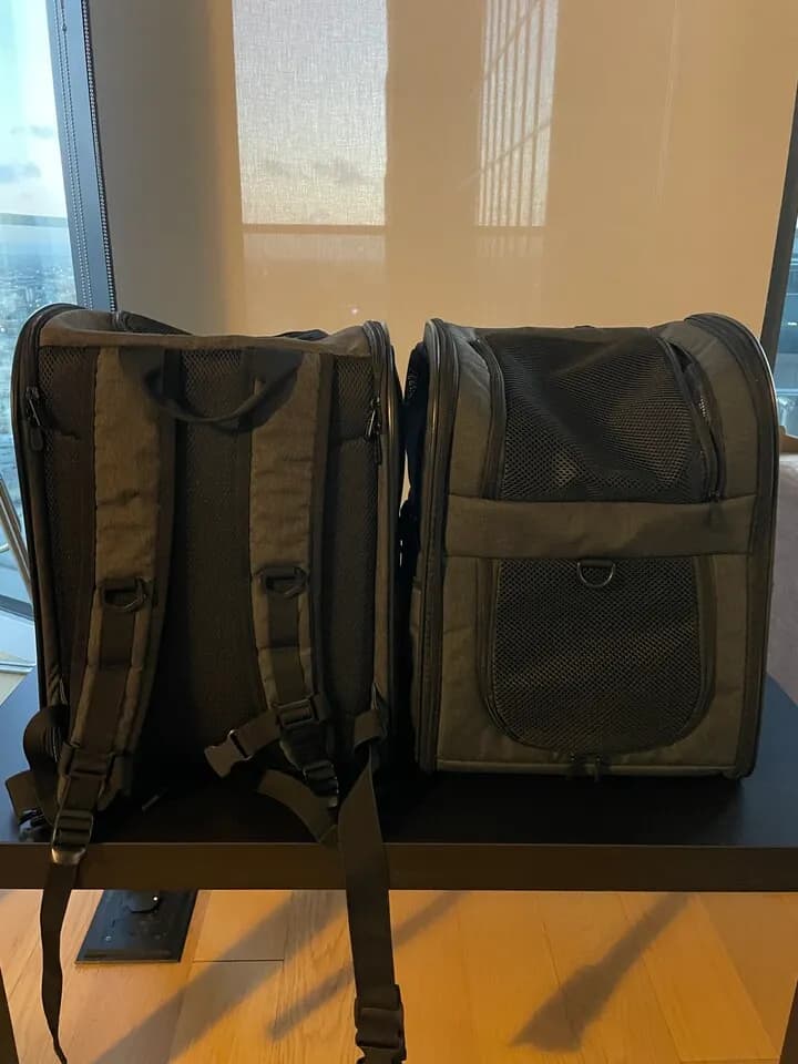 강아지 캐리어 백팩이예요.
					기타
					Los Angeles