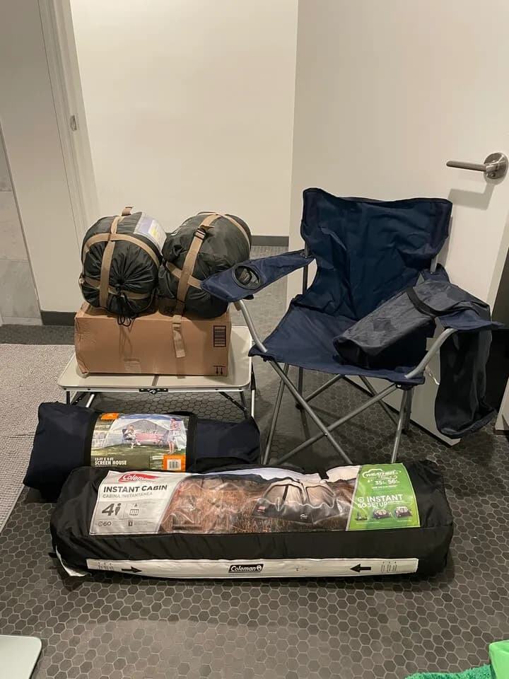 캠핑용품 셋트
					기타
					Los Angeles