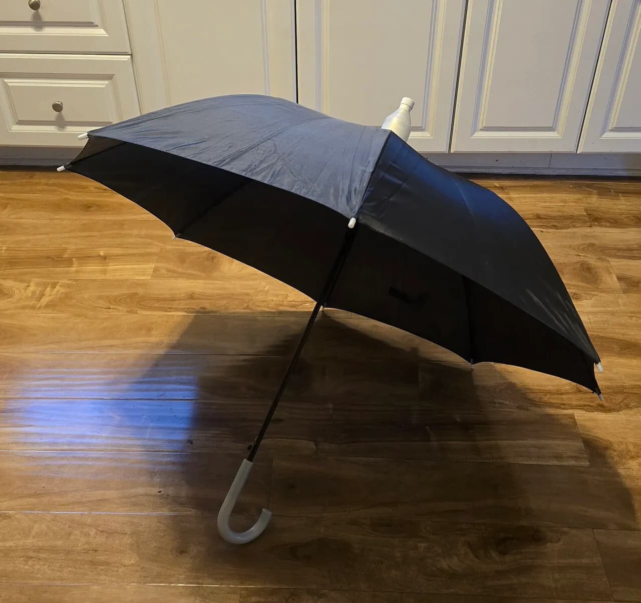 자동 우산 3개 (빗물방지용)
					무빙세일
					Los Angeles