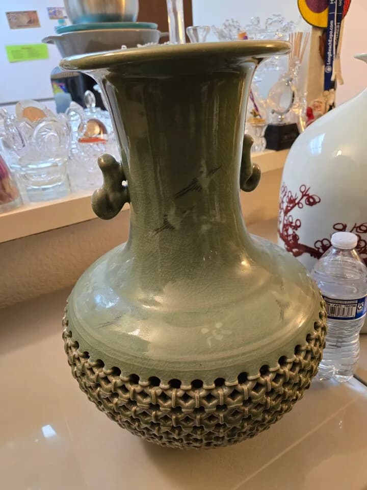 청자 투각 및 홍매화 도자기
					무빙세일
					Buena Park