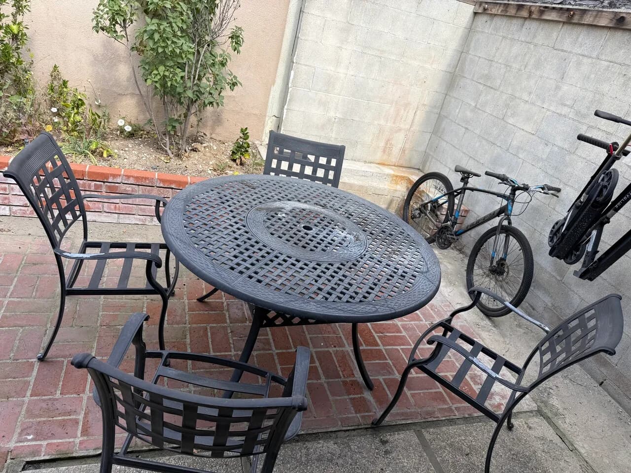 야외 테이블 세트
					무료나눔
					La Hay