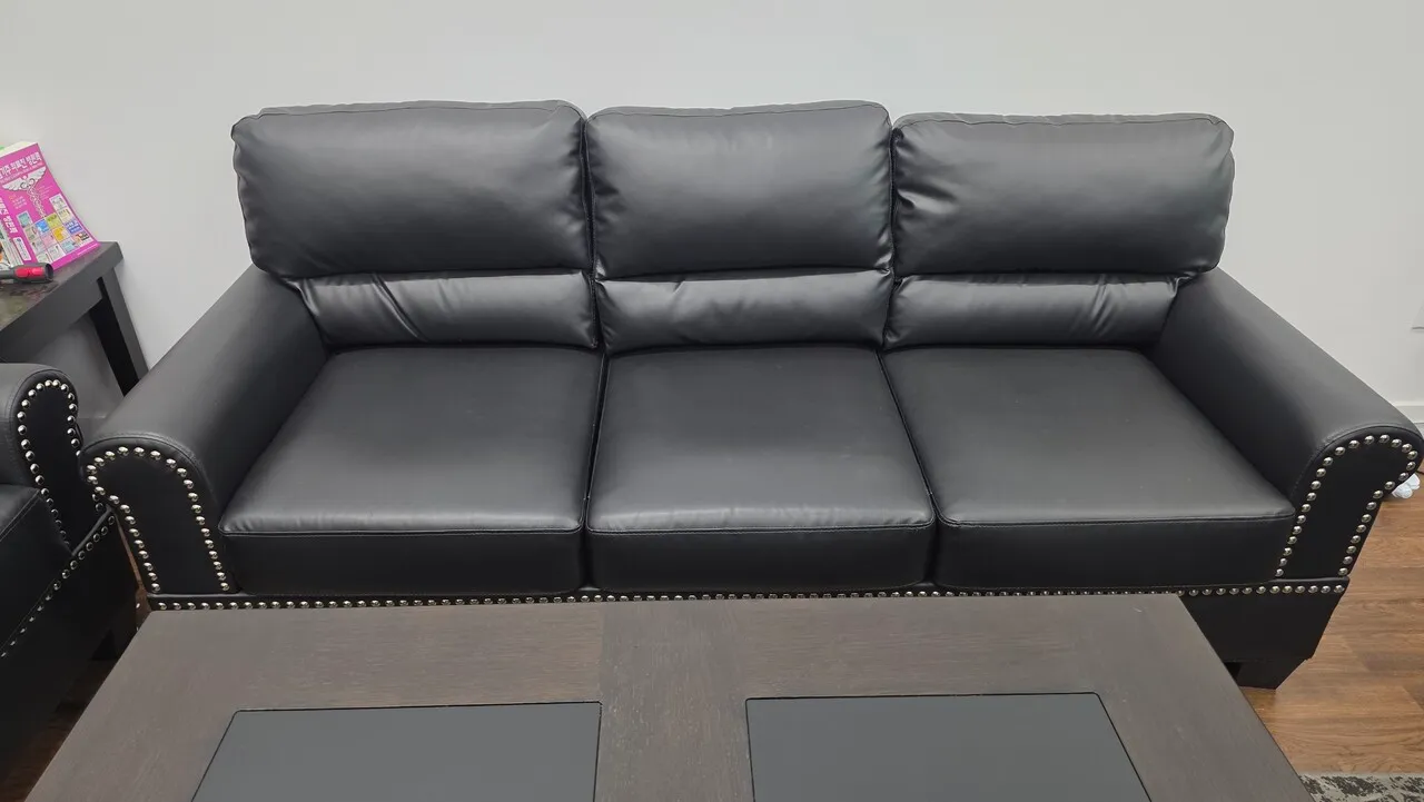 팝니다 쇼파 세트와 테이블 600불
					가구
					Los Angeles