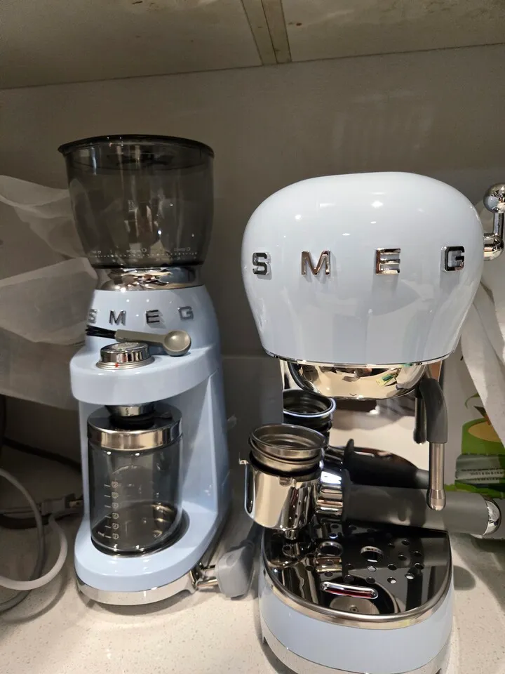 smeg 커피머신 & 그라인더 세트
					무빙세일
					Los Angeles