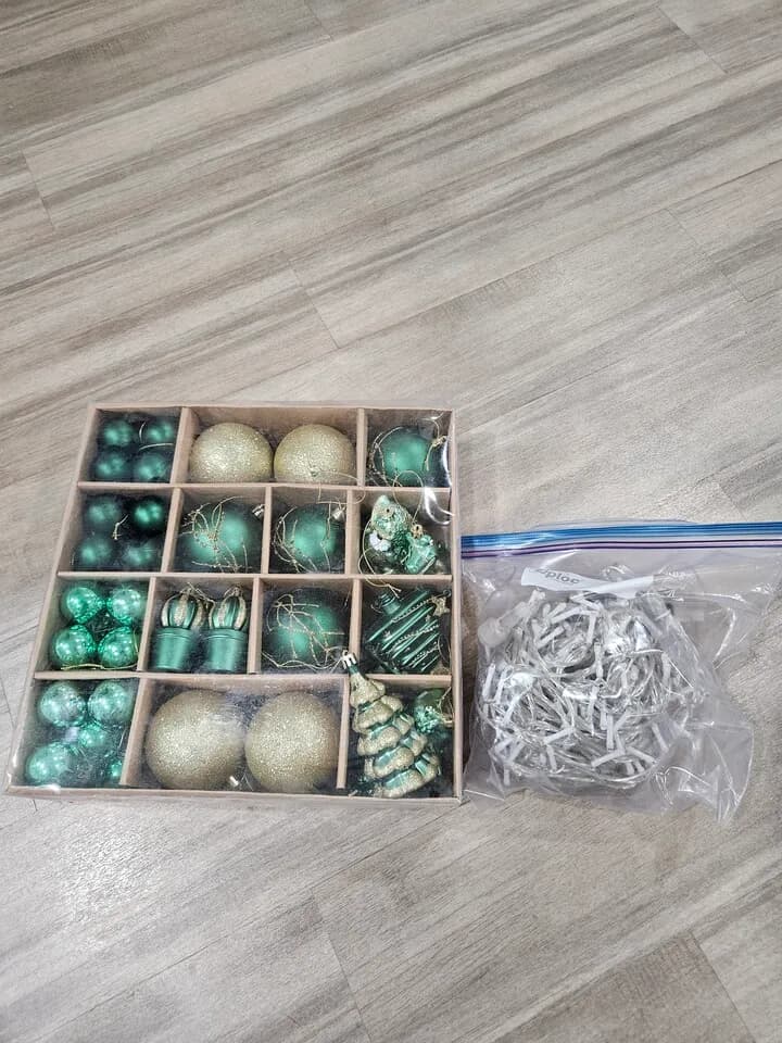 크리스마스장식, led전구
					무빙세일
					Los Angeles 그로브몰근처