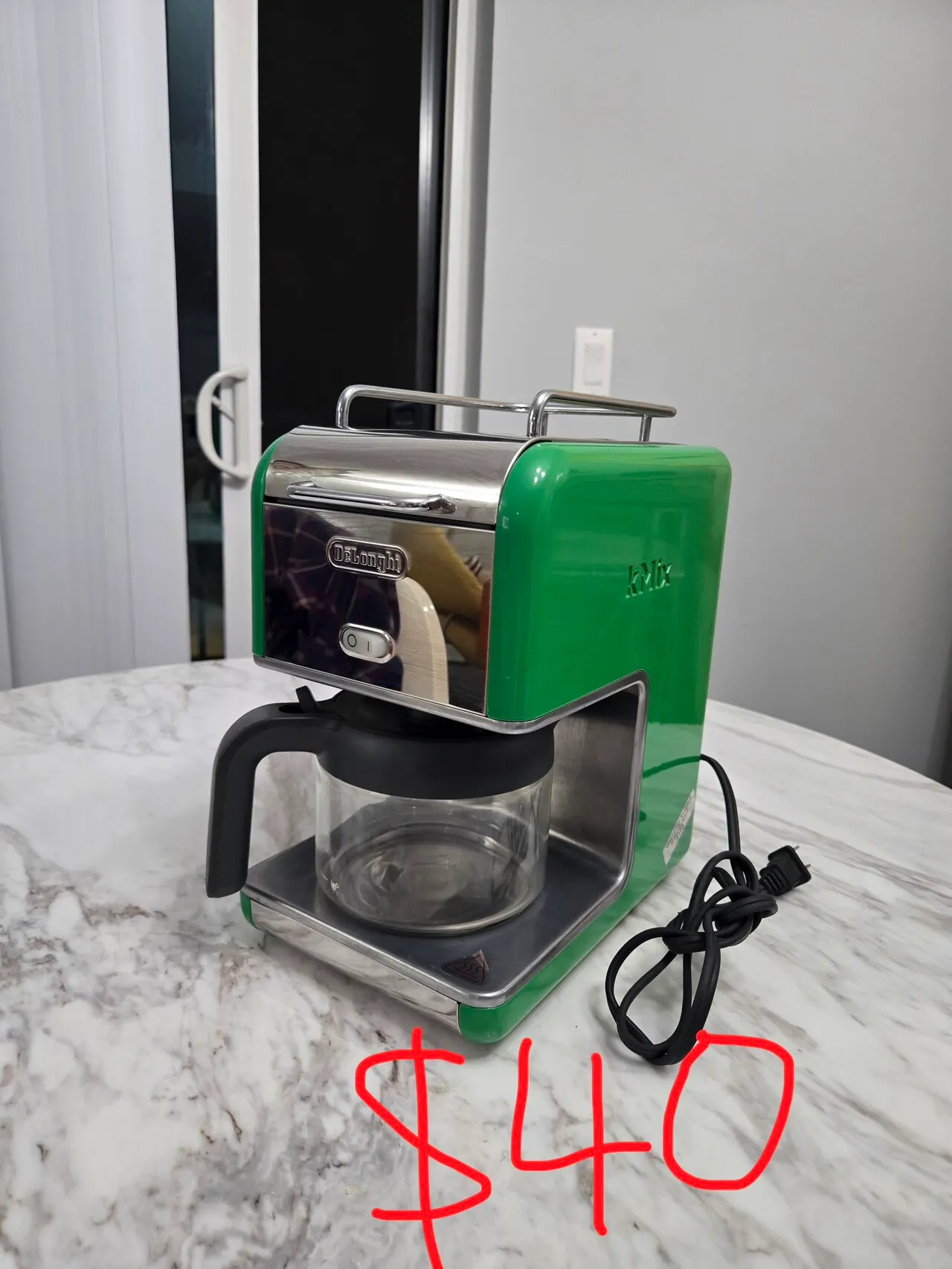 드롱기 커피머신 두개에 80불
					무빙세일
					Los Angeles