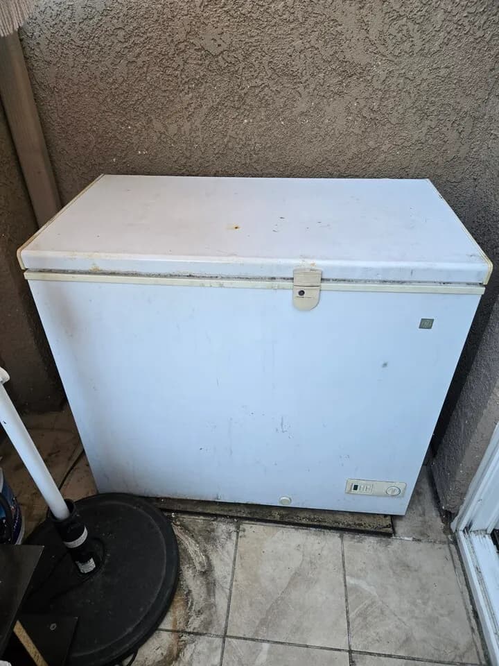 냉동고 그리고 바비큐 그릴 무료
					무빙세일
					Chinohills