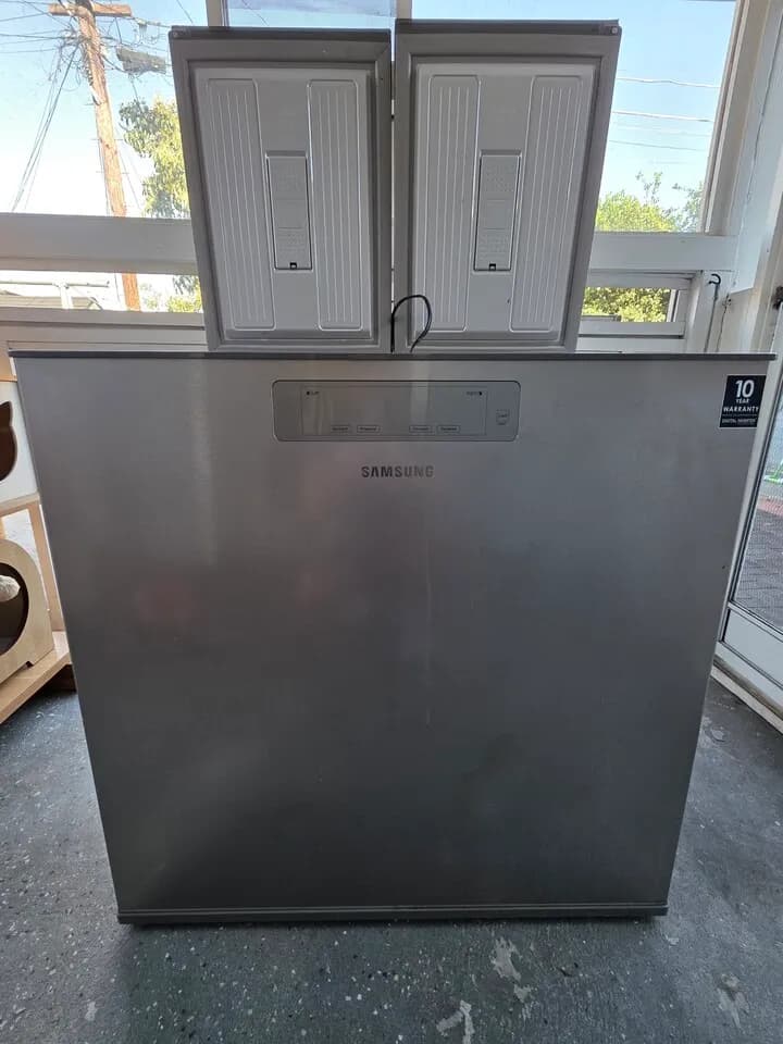 김치냉장고
					전자/가전
					Whittier