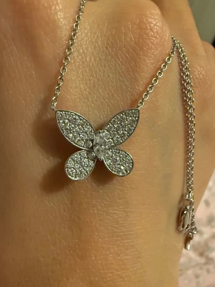 18k white gold butterfly diamond necklace
					기타
					Los Angeles