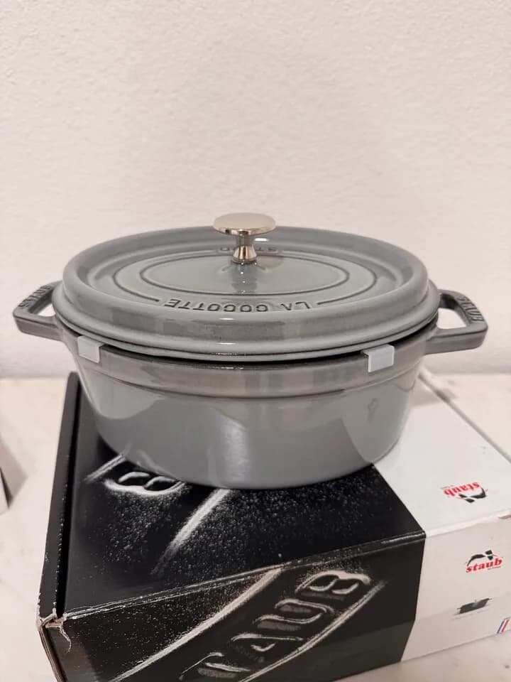 Staub Cocote
					기타
					Los Angeles