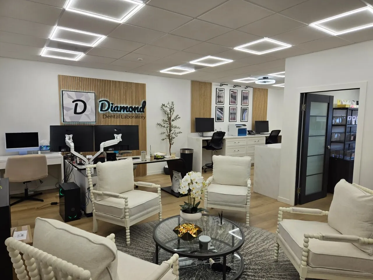 Start Your Own Dental Lab!
					기타
					California