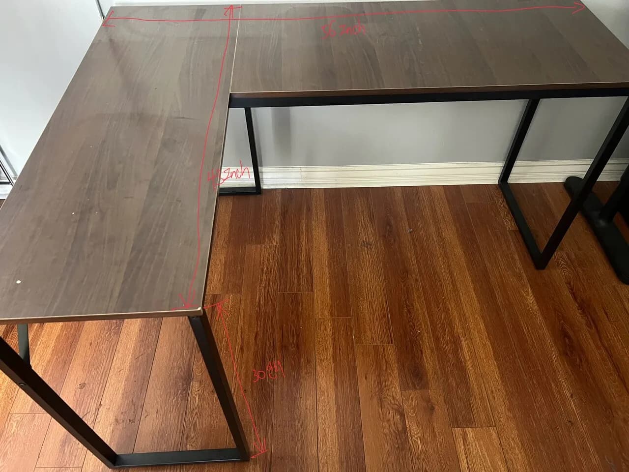 책상과 식탁 판매합니다.
					무빙세일
					Los Angeles