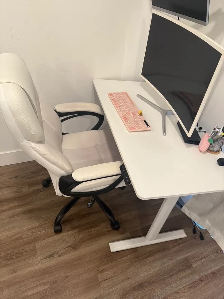 스텐딩데스크랑 의자 모니터 팔아요
					가구
					Los Angeles