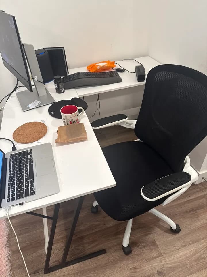 책상 의자
					무빙세일
					Koreatown