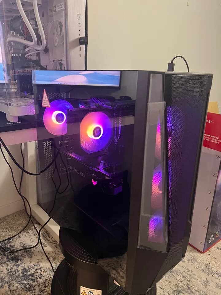 RTX3060TI로셋업한 새게이밍컴퓨터 급매합니다
					무빙세일
					플러튼