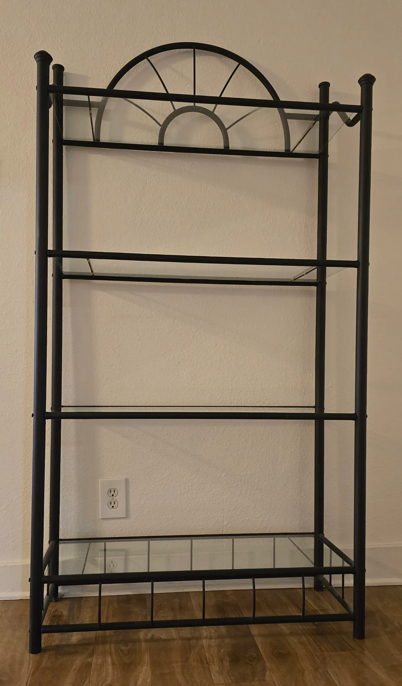 4단 큰 다용도 선반 (유리바닥 + 철 테두리 6F3F1.3F)
					무빙세일
					Los Angeles