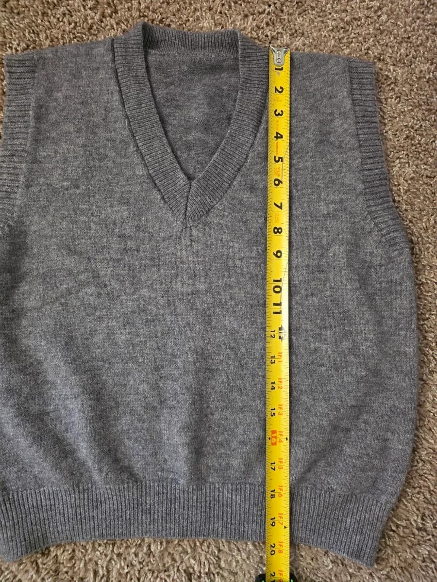 회색 여성 니트 베스트 새것 팝니다.
					의류/패션
					Los Angeles