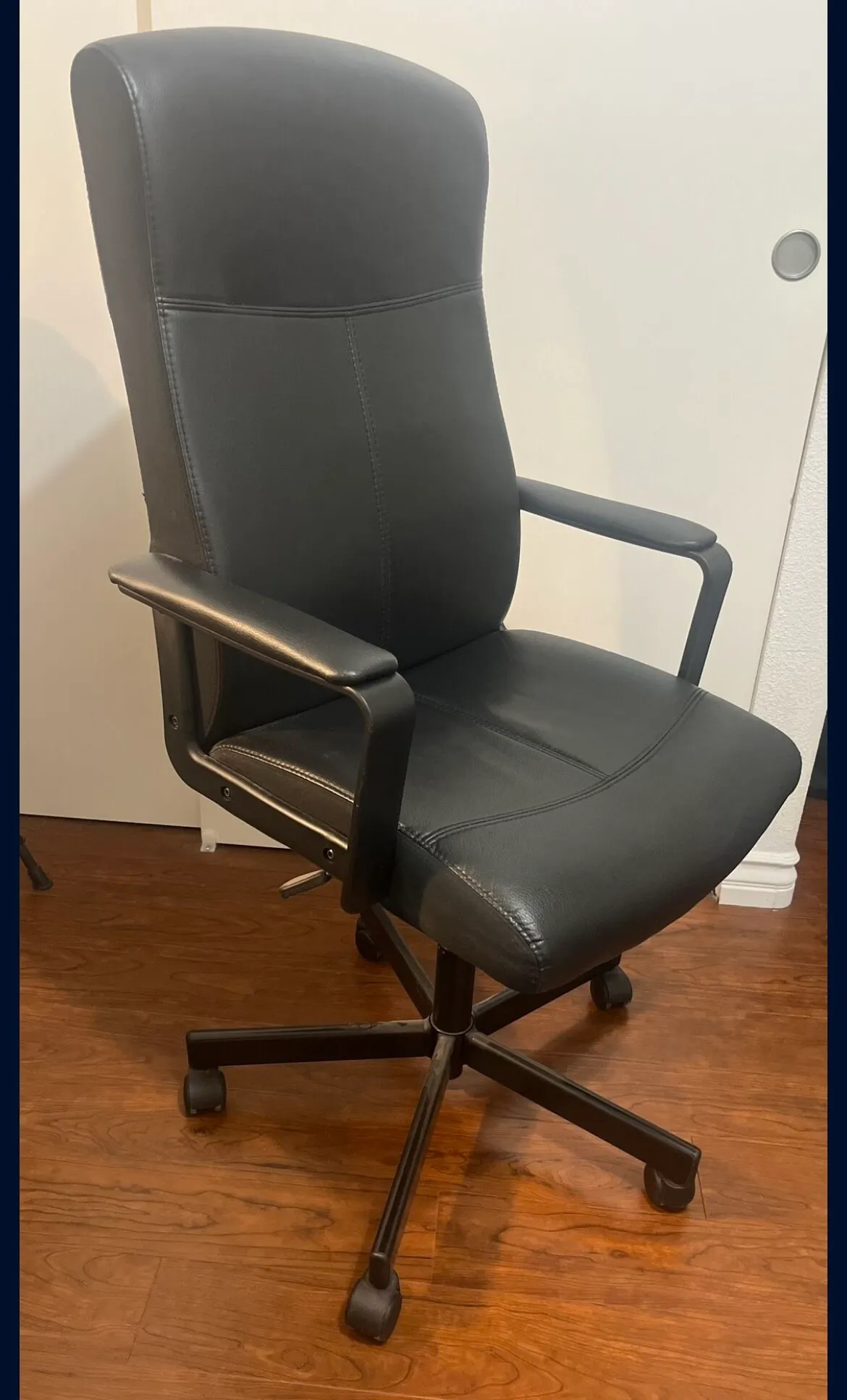 ikea office chair (사무용 의자) - black color
					가구
					Harbor City