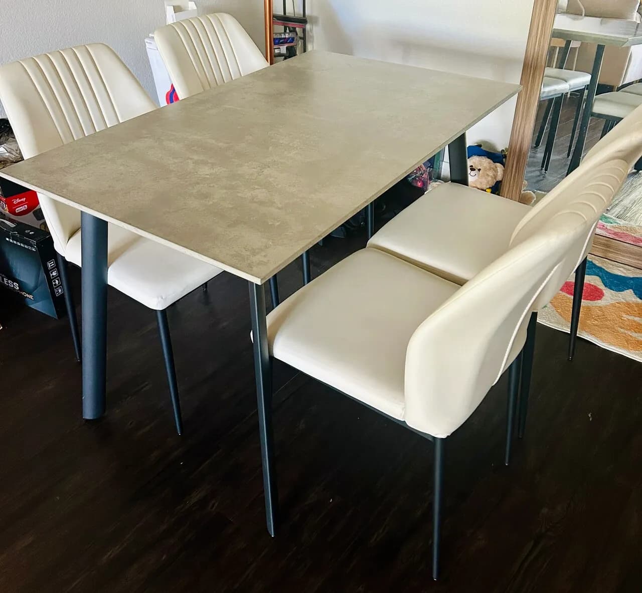 4인용 식탁 + 의자 4개
					무빙세일
					Norwalk