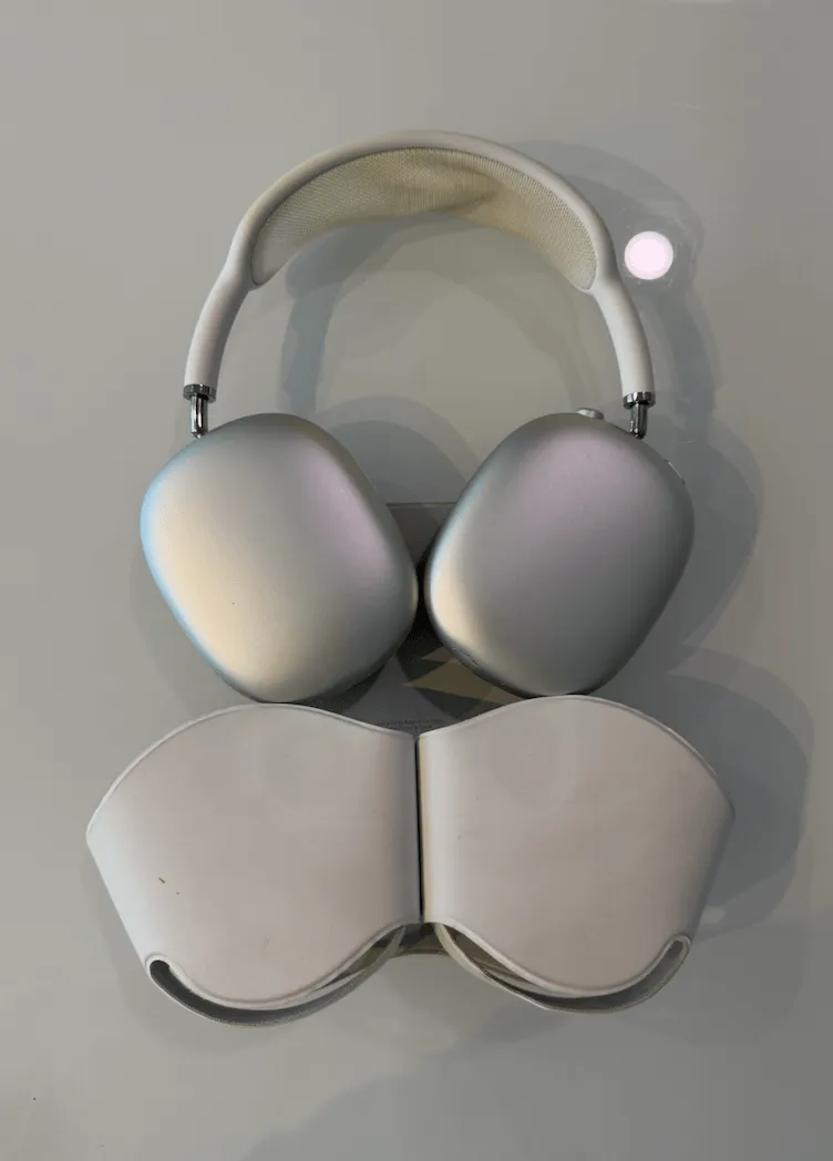 APPLE AIRPODS MAX (SILVER/WHITE) – USED
					전자/가전
					Los Angeles