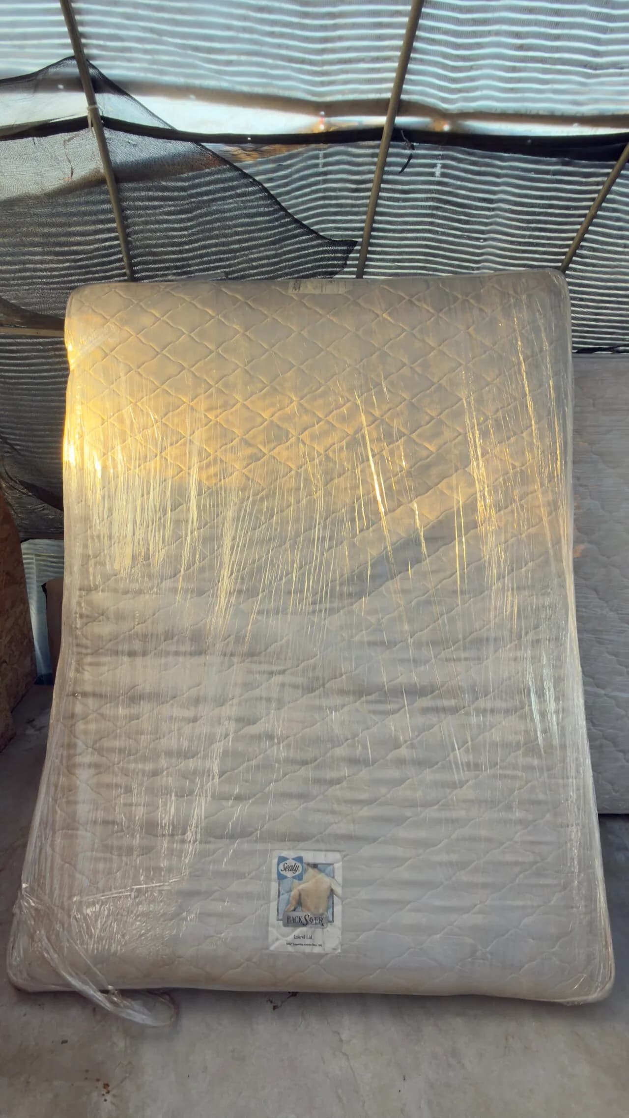 퀸 매트리스 2개
					무빙세일
					필렌