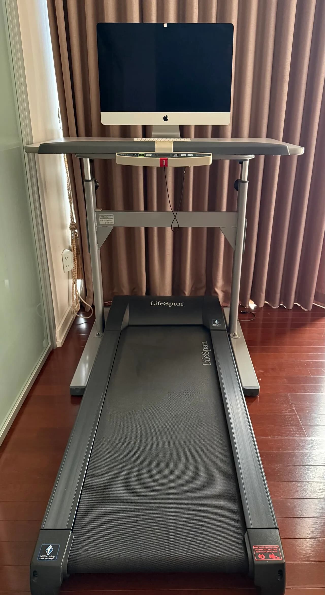 높이 조절 가능 책상 + treadmill 세트
					무빙세일
					Los Angeles